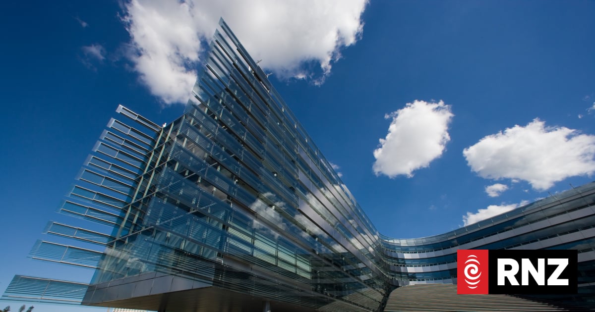 People return to Auckland university building after suspicious item ...