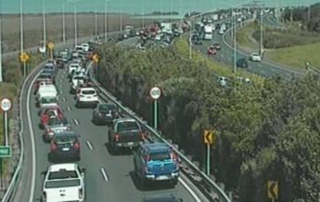 Traffic is starting to build on Auckland's Northern Motorway from Esmonde Rd.