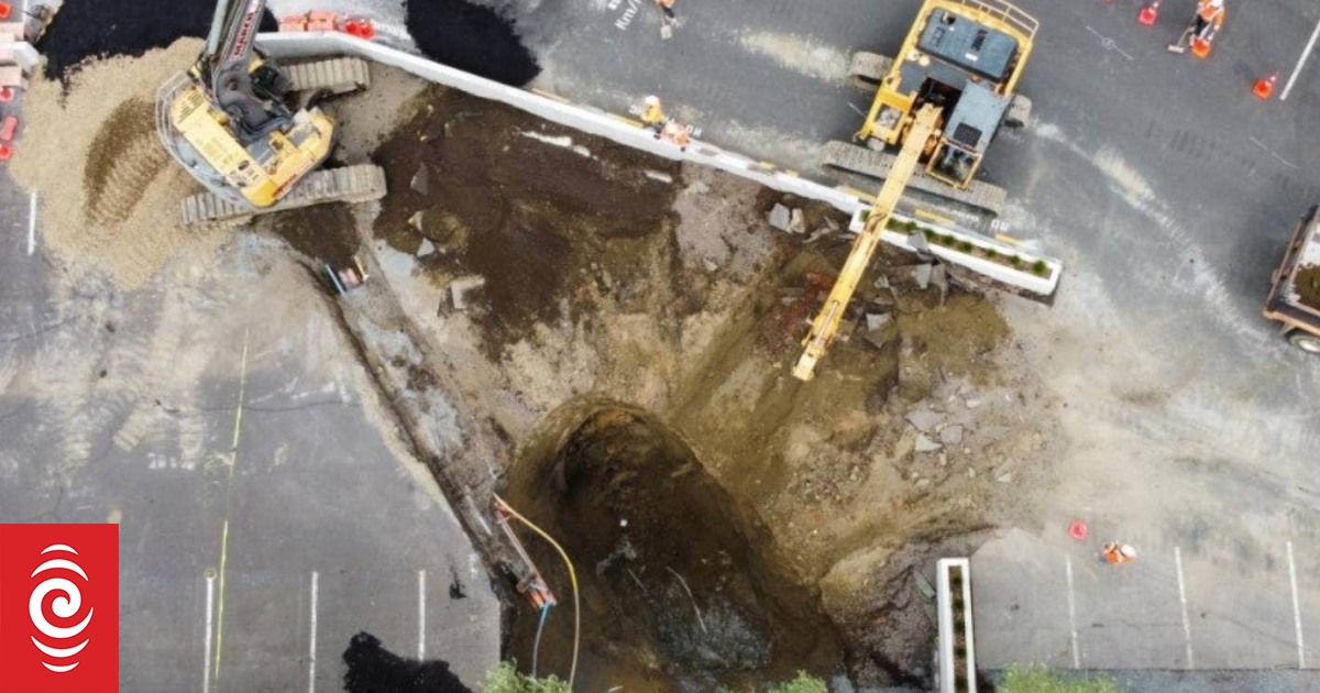 Parnell sinkhole result of ageing infrastructure, expert says - Vimarsana News