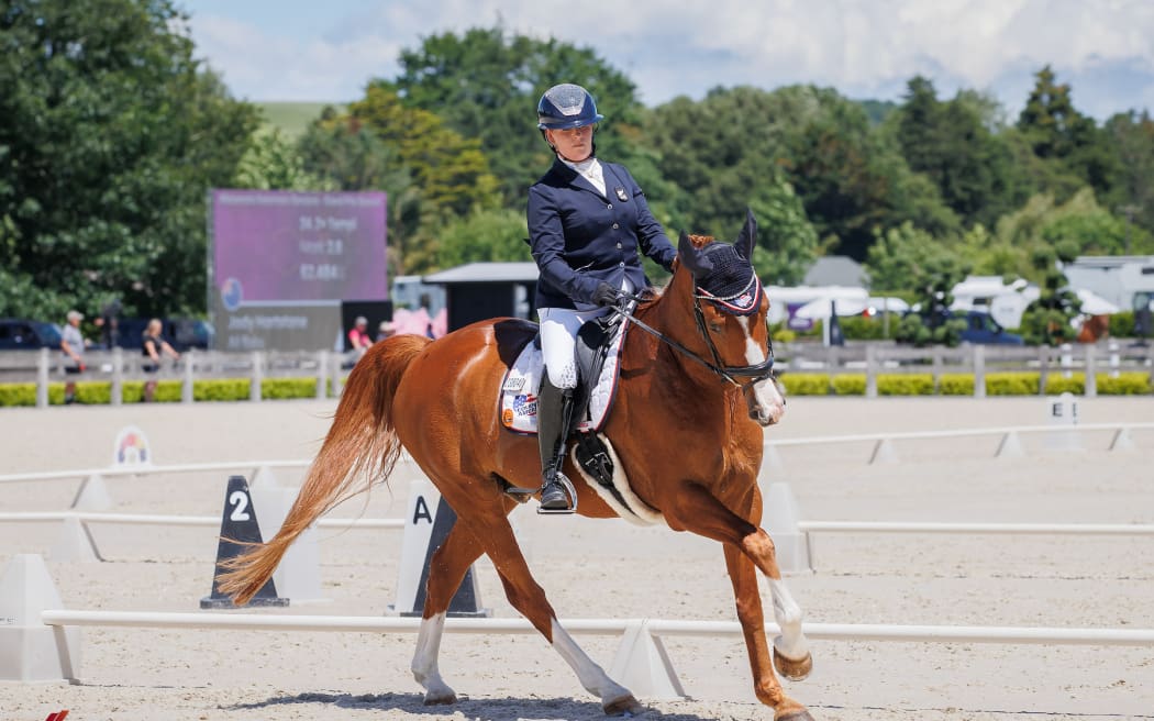 Louise Duncan rides Showcase BC.
