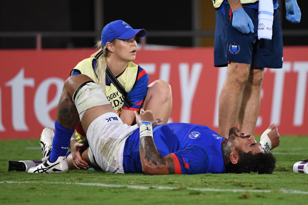Samoa number eight Afasetiti Amosa was forced off with a serious knee injury.