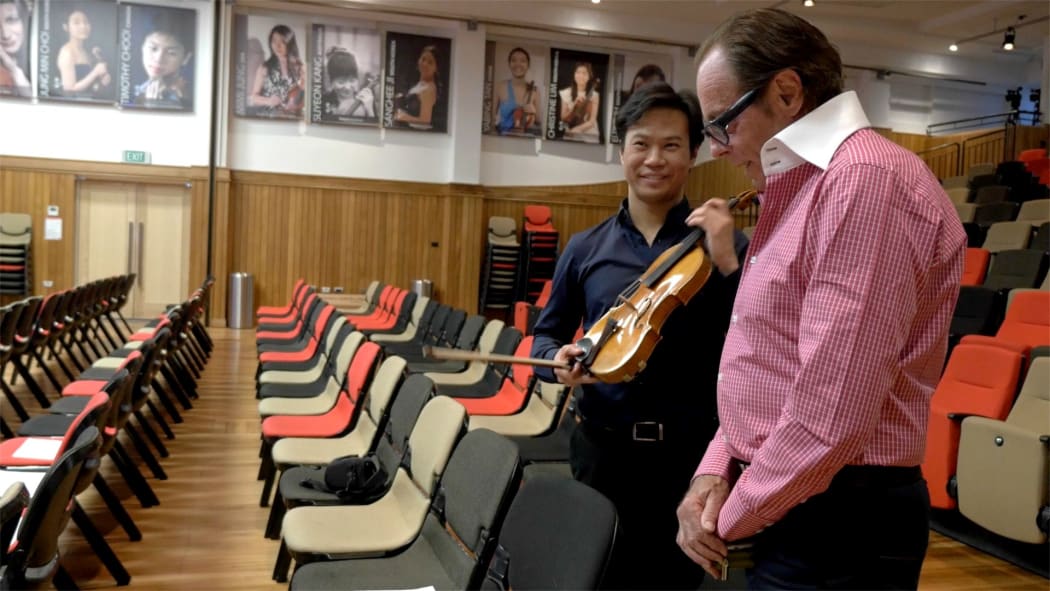 Michael Hill and Nikki Chooi at the 2015 International Violin Competition
