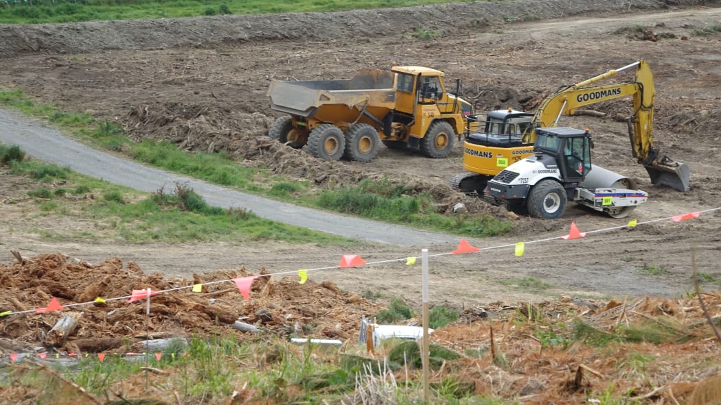 Machinery at Transmission Gully works site