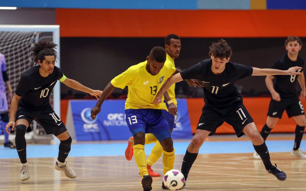 New Zealand's Futsal Whites have beaten Solomon Islands in the semifinals of the Oceania Football Confederation Futsal Nations Cup.