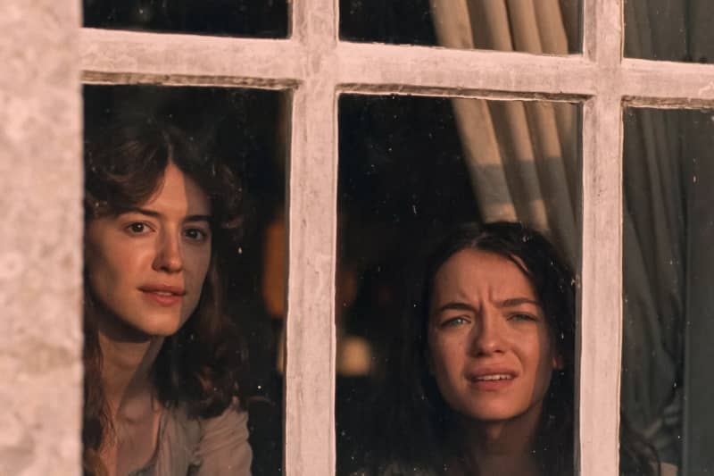 Daisy Edgar-Jones and Esme Creed-MIles in Sense and Sensibility.