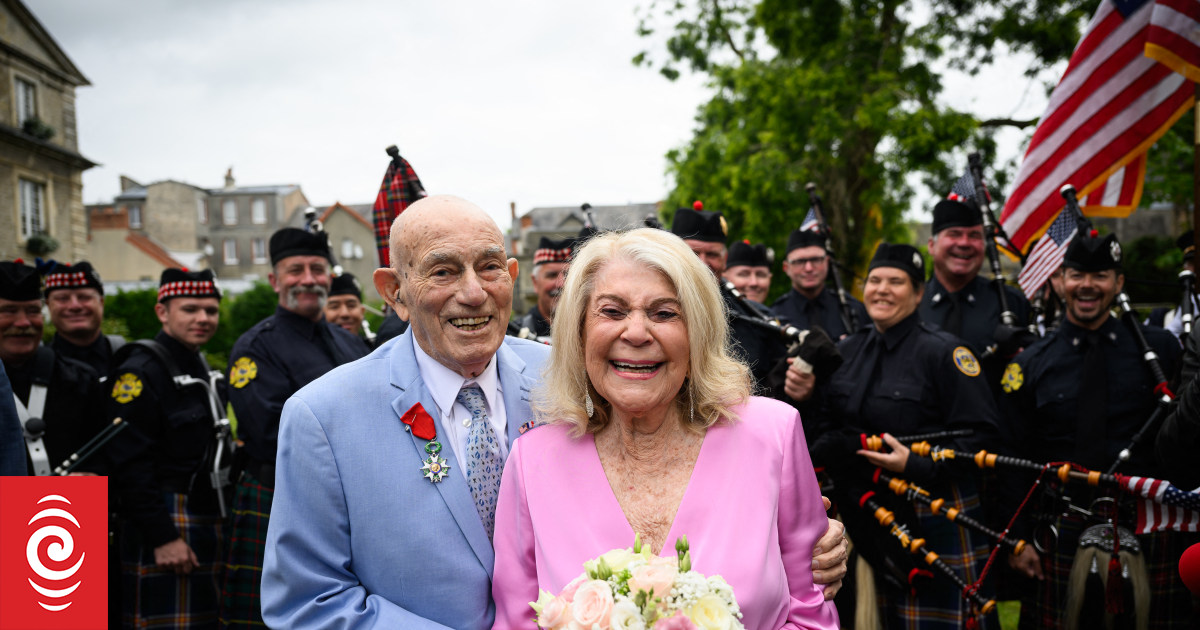 A World War II veteran just married his bride near Normandy's D-Day ...