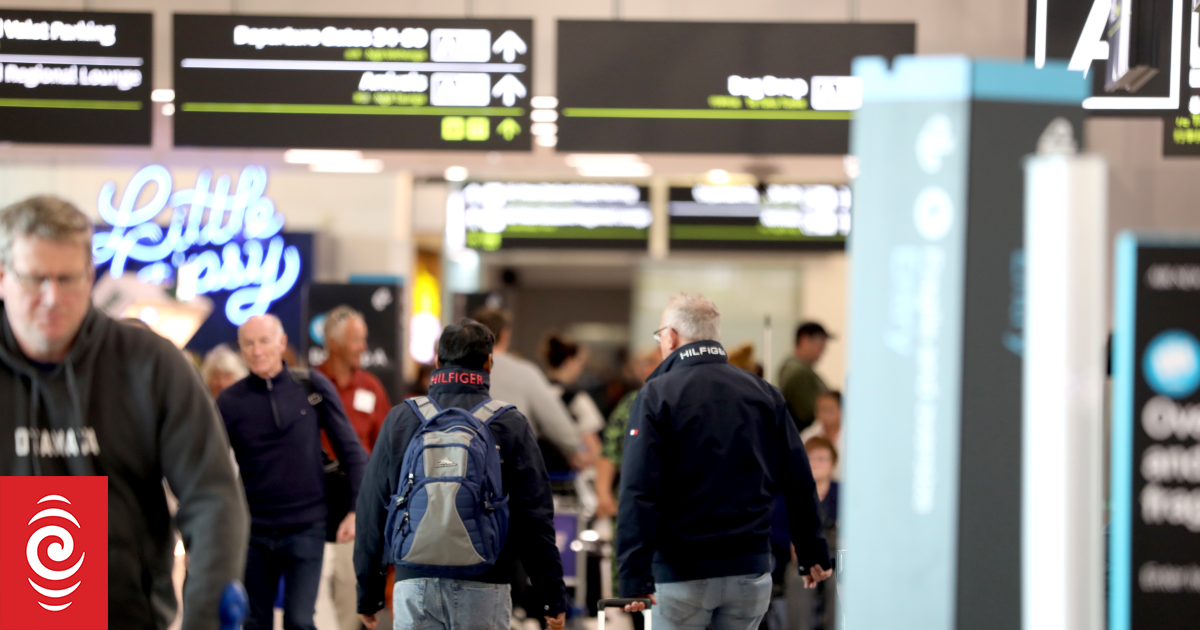Flights into Auckland Airport disrupted by police operation