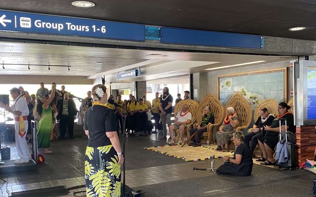 Royal Hawaiian Band welcoming Maori King at airport.