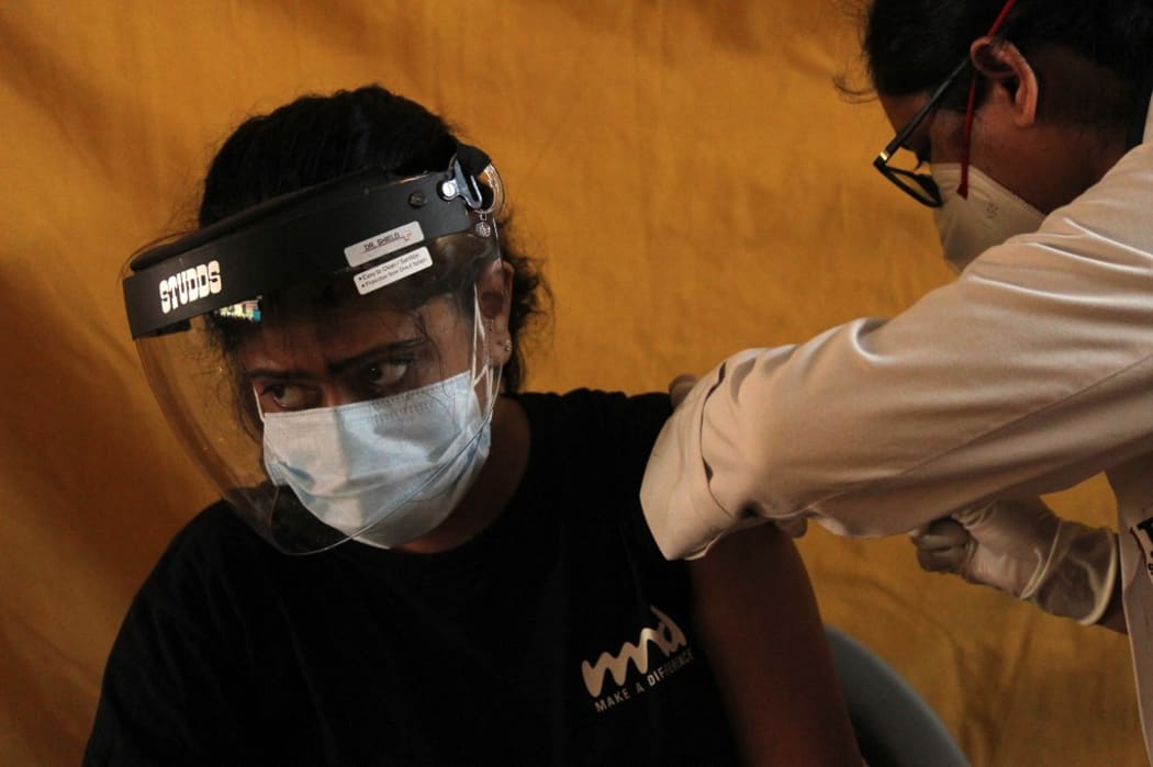 A healthcare worker gives a dose of COVISHIELD, a coronavirus (COVID-19) vaccine manufactured by Serum Ins(Photo by Mayank Makhija/NurPhoto) (Photo by Mayank Makhija / NurPhoto / NurPhoto via AFP)