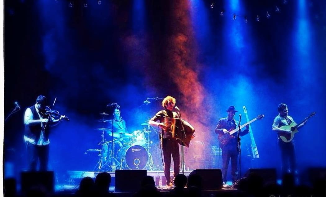 Mabon Live