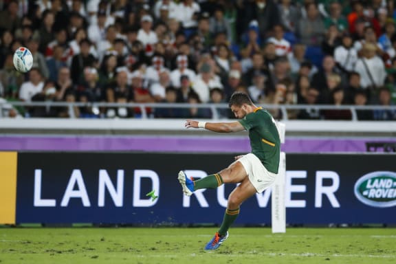Handre Pollard kicks a penalty.