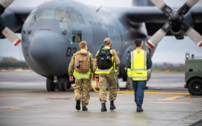 NZDF personnel prepare to fly on a Hercules to help Ukraine in its defence.
