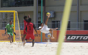 Defending champions Tahiti hammered Papua New Guinea 14-5 in their final round robin game at the OFC beach soccer Nations' Cup.