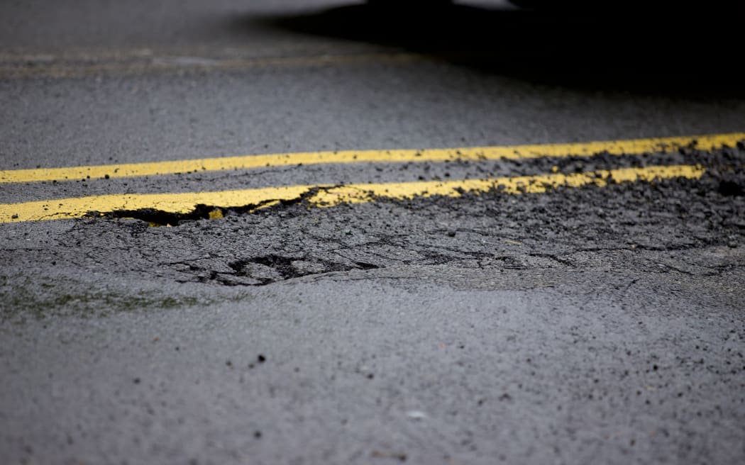 A sinkhole has begun to form in the Auckland suburb of Onehunga this morning.