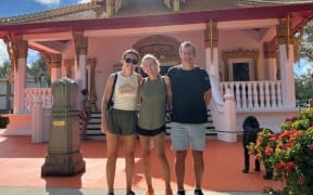 Sophie Rottenberg, Laura Reiley and Jon Rottenberg outside a Buddhist temple in Tampa, Florida, 2023.