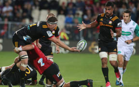 Brodie Retallick of the Chiefs offloads to Liam Messam.