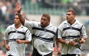 Fijians centre Nicky Little, prop Joeli Veitayaki and flanker Kolinio Sewabu (from L) wave to the crowd after their elimination from the Rugby World Cup following their defeat (24-45) against England in the quarter-final play-off game 20 October 1999 at Twickenham stadium, southwest London. England will play South Africa in a quarter-final game 24 October at the Stade de France in Saint-Denis, north of Paris.  (ELECTRONIC IMAGE) AFP PHOTO (Photo by FRANCOIS GUILLOT / AFP)