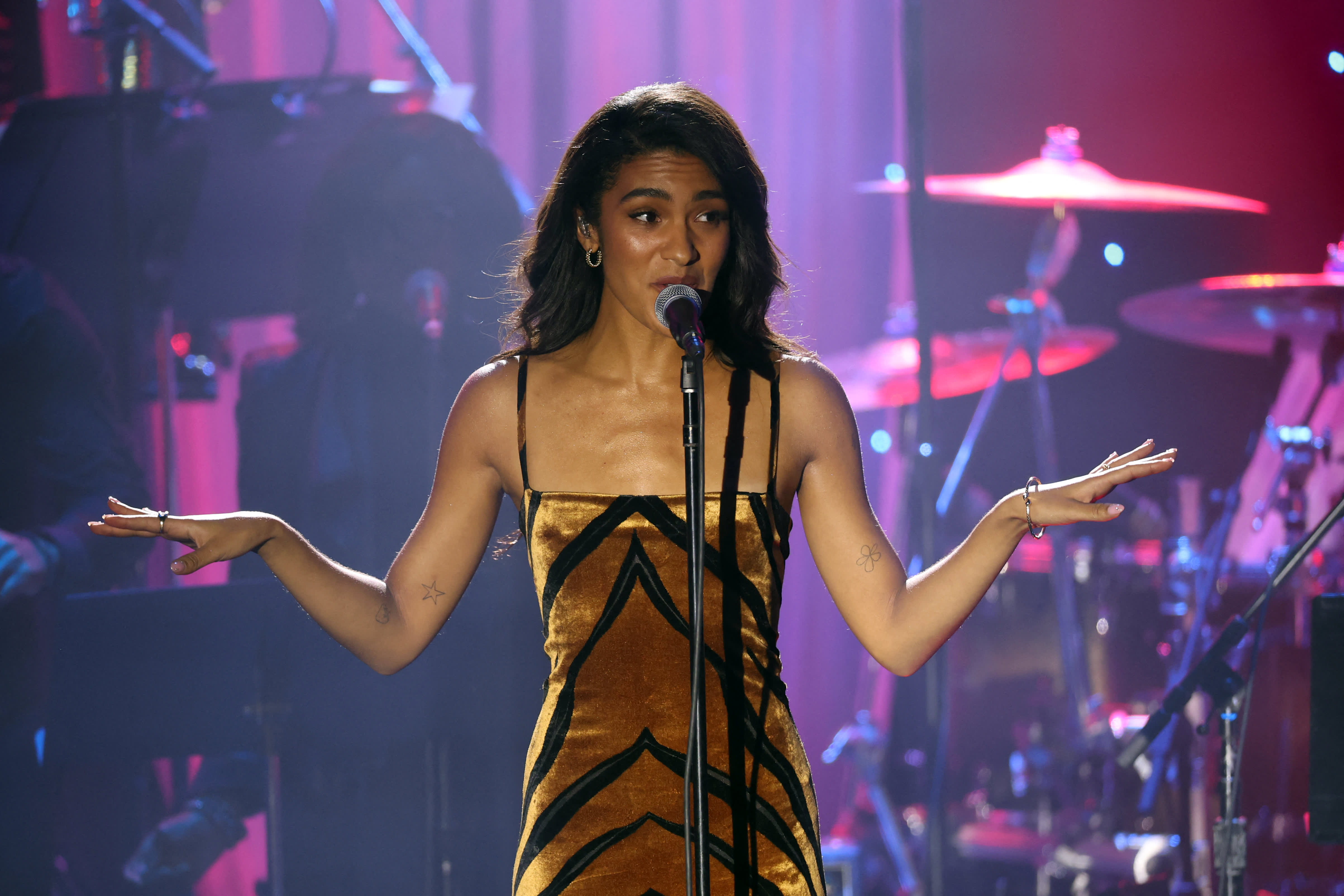 Sound issues disrupt Olivia Dean concert in Auckland | RNZ