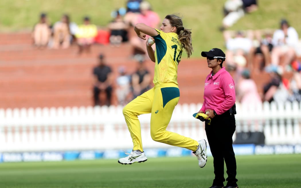 Australia Annabel Sutherland bowls during the 3rd ODI New Zealand White Ferns v Australia Rose Bowl ODI series at Cello Basin Reserve, Wellington, 23 December 2024. © Copyright image by Marty Melville / www.photosport.nz