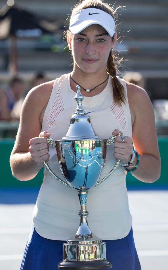 Jade Lewis with the NZ singles trophy.
