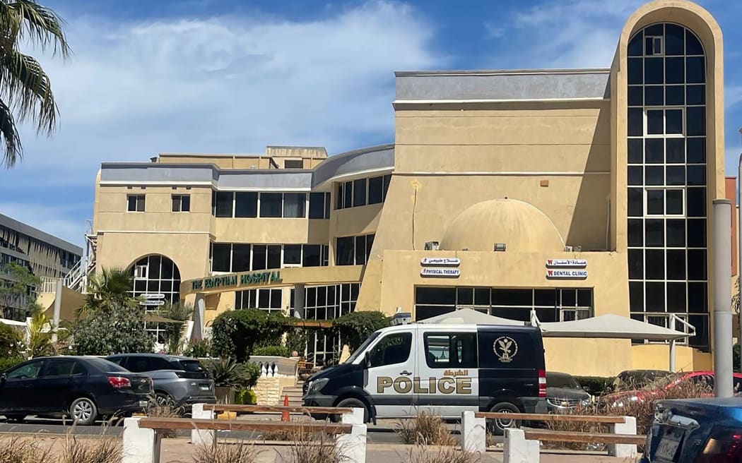 A police vehicle is parked in front of the hospital where survivors are treated, after a submarine carrying dozens of passengers sank off the resort town of Hurghada on Egypt's Red Sea coast, on March 27, 2025. Six Russian tourists, including two minors, died on March 27 when a submarine carrying dozens of passengers sank off the major resort town on Egypt's Red Sea coast. (Photo by AFP)