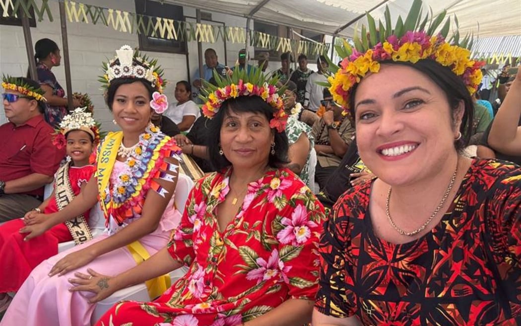 Miss Micronesia, Minister Tangariki Reete and Minister Ruth Cross Kwansing.