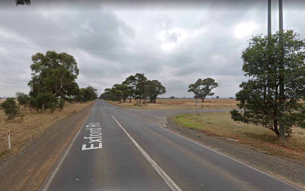 Australian children have received extensive injuries after a bus crash in Melbourne. The bus was struck from behind by a truck at the intersection of Exford Road and Murphys Road in Eynesbury at about 3:45pm. The bus, which was carrying 45 children from the Exford Primary School, then overturned as it was turning right at the intersection, leaving a number of children with serious injuries.