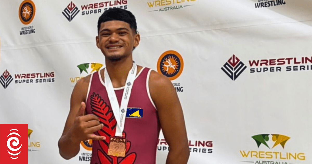A teenage rugby player becomes a wrestler to spark a new beginning for Tokelau wrestling