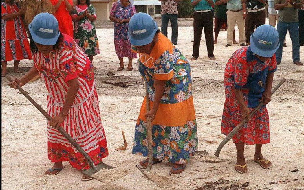 Bikini people want to move from the Marshall Islands to the US