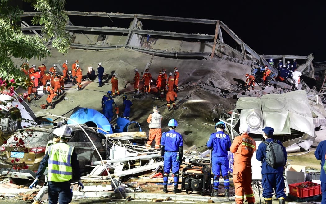 (200308) -- QUANZHOU, March 8, 2020 (Xinhua) -- Rescuers work at the accident site of a hotel in Quanzhou, southeast China's Fujian Province, March 8, 2020.