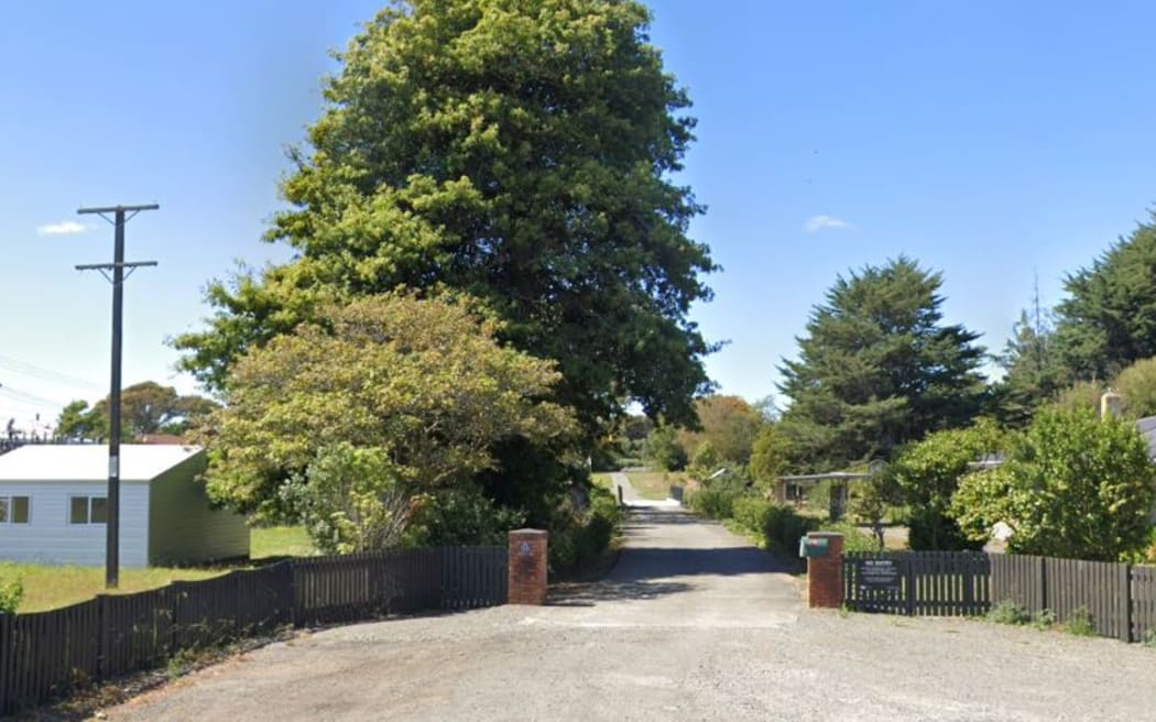 The old entrance to IBLP in New Zealand which shows a long driveway lined by trees.