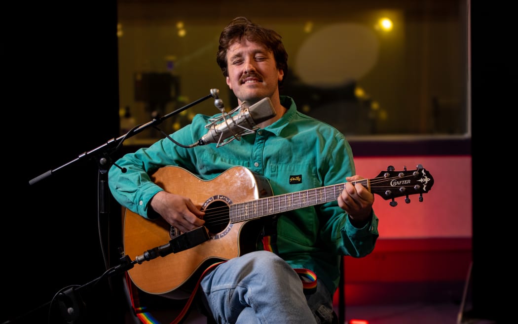 Jed Parson, live session in the wellington studio