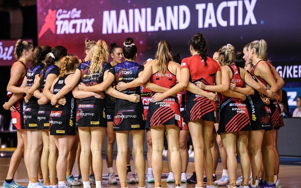 Teams huddle together at the end of the match.