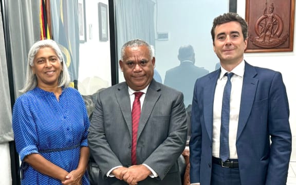 French Ambassador for the Pacific, Véronique Roger-Lacan, in Port-Vila, held talks with the Prime Minister of Vanuatu, Jotham Napat – PHOTO French Embassy in Vanuatu - Jean-Baptiste Jeangène Vilmer