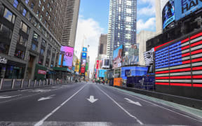 View of empty streets in the Times Square region of New York in the United States this Tuesday, 17th. An outbreak of Corona Virus (COVID-19) has affected the city's routine.