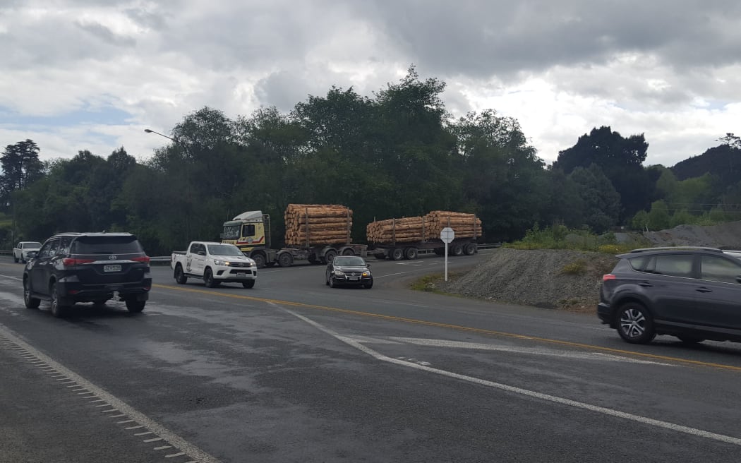 The Loop Road intersection on SH1 south of Whangarei.