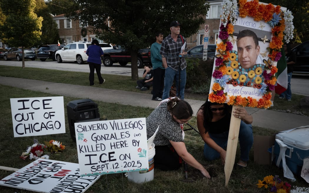 FRANKLIN PARK, ILLINOIS - SEPTEMBER 15: Activists, friends and community members gather to rally and mourn near the location where Silverio Villegas Gonzalez was shot and killed by an Immigration and Customs Enforcement (ICE) agent on September 15, 2025 in Franklin Park, Illinois. Villegas Gonzalez, a single father of two young children, was shot and killed by ICE agents after trying to drive away from a traffic stop on September 12.   Scott Olson/Getty Images/AFP (Photo by SCOTT OLSON / GETTY IMAGES NORTH AMERICA / Getty Images via AFP)