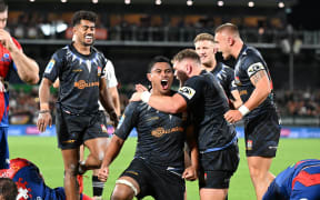 Tupou Vaa'i of the Chiefs scores.