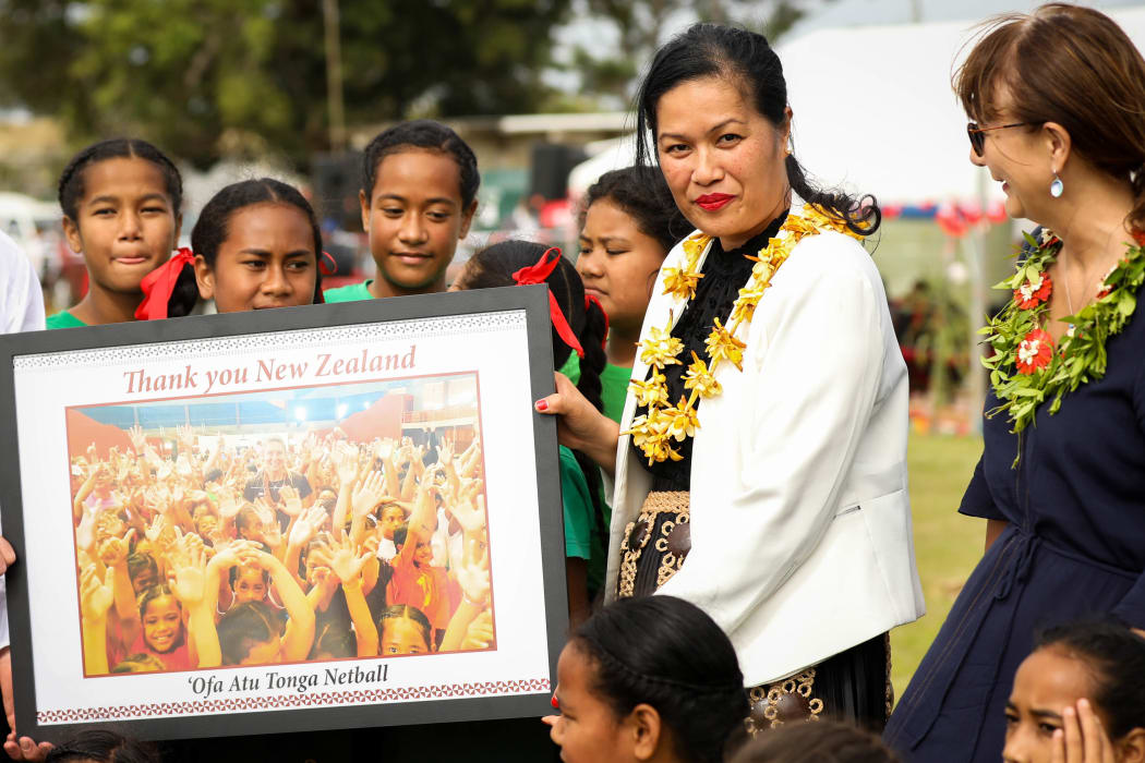 CEO of Tonga Netball Association Salote Sisifa holds a picture of young Tongan netballers with New Zealand netballer Irene van Dyk. The picture is a gift for New Zealand's Speaker Trevor Mallard