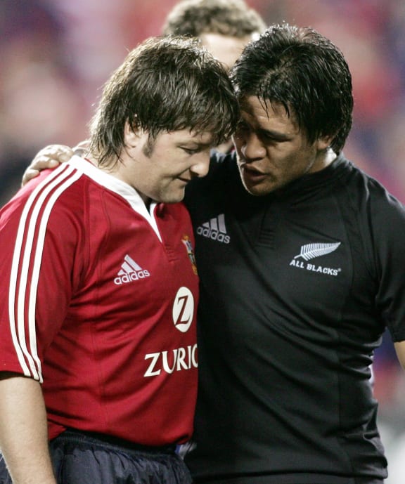 New Zealand All Blacks hooker Keven Mealamu (R) consoles his Lions counterpart Shane Byrne (L) after they defeated the British and Irish Lions in the third Test match played in Auckland, 09 July 2005.