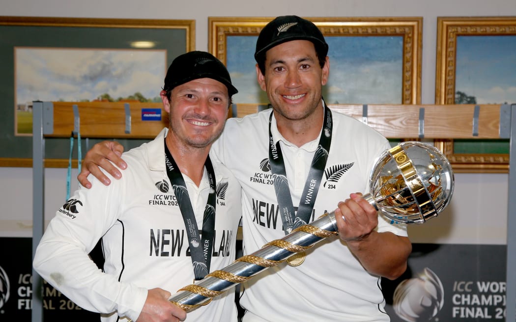 BJ Watling and Ross Taylor of New Zealand hold the World Test Championship Mace after victory over India 2021.