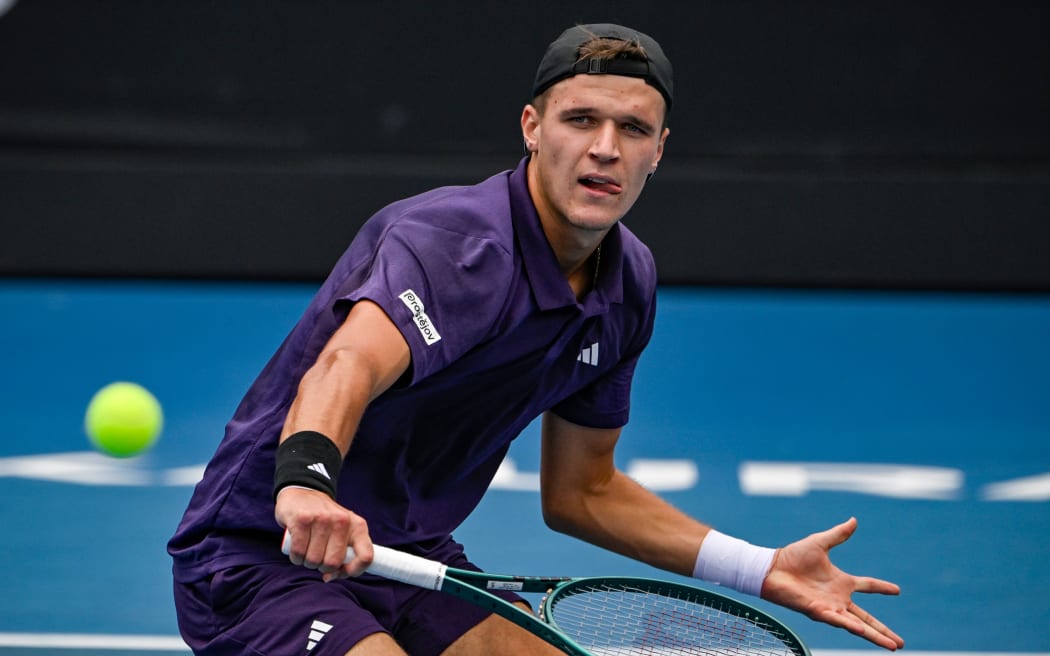Jakub Mensik (CZE) returns a shot from Sebastian Baez (ARG) in the Men's singles final match of the ASB Classic Men’s ATP 250 tennis tournament at Manuka Doctor Arena, Auckland, New Zealand on Saturday 17 January 2026. Photo credit: Alan Lee / Photosport