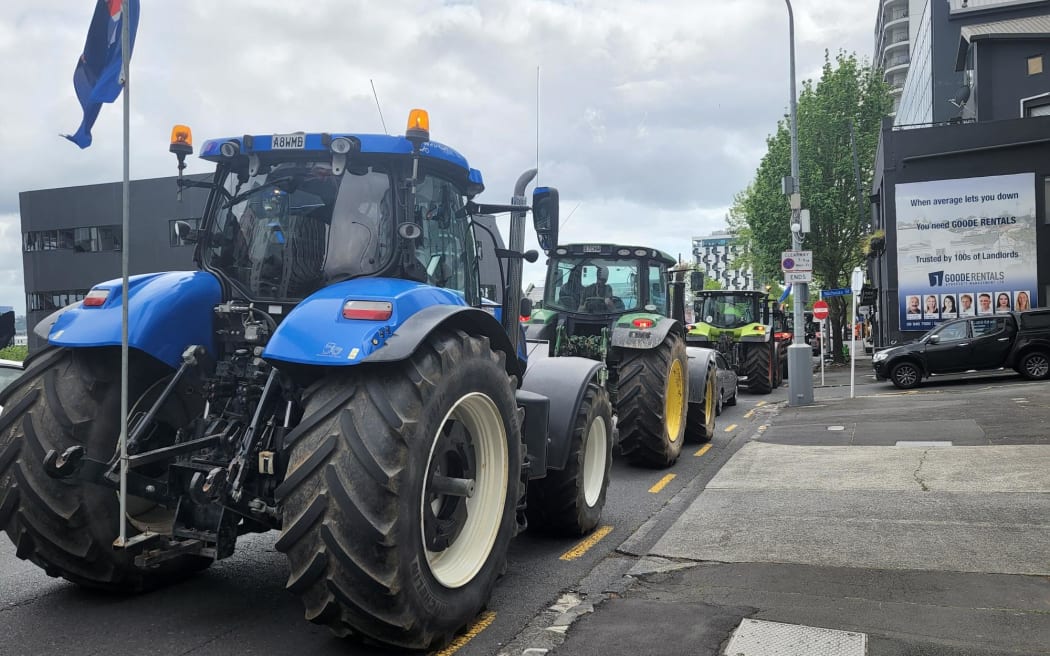 Farmers arrive on tractors in Auckland CBD for Groundswell protest on 20 October 2022.