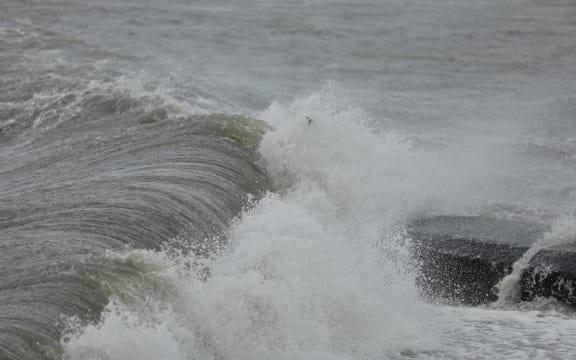 Wellington Harbour swell from Port road, Seaview.