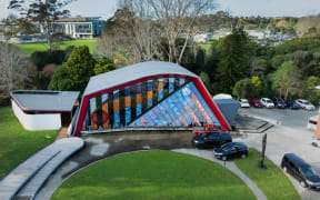 Taumata o Kupe on Te Mahurehure Marae in Point Chevalier, Tāmaki Makaurau (Auckland), designed by TOA Architects, is a building dedicated to the sharing of mātauranga Māori and to embodying the epic journeys of Māori ancestors across the Pacific and within Aotearoa.