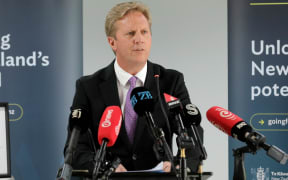 Minster for Trade and Investment Todd McClay at a stand up on trade and investment at the Beauty Lab Collective in Auckland on 27 November 2025.