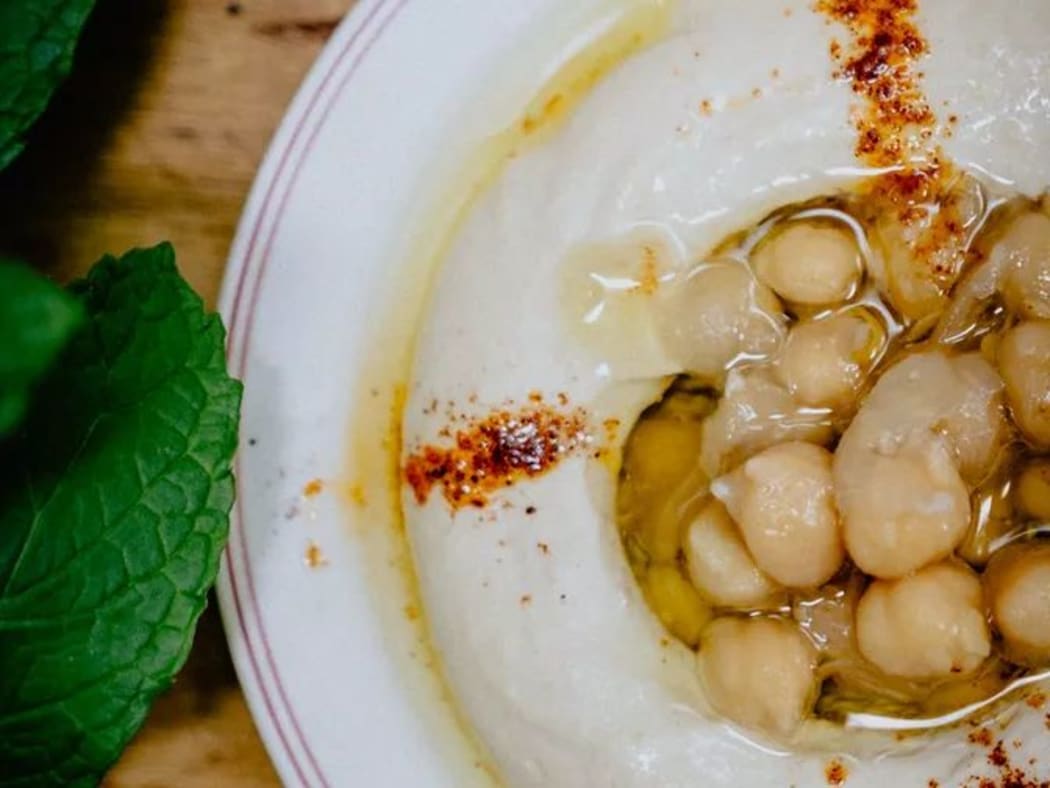Syrian hummus mdamas