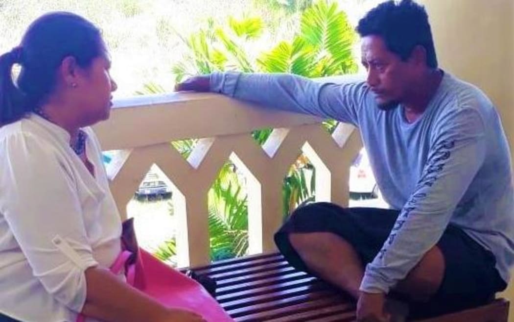 Taualai Leiloa talking with his lawyer.