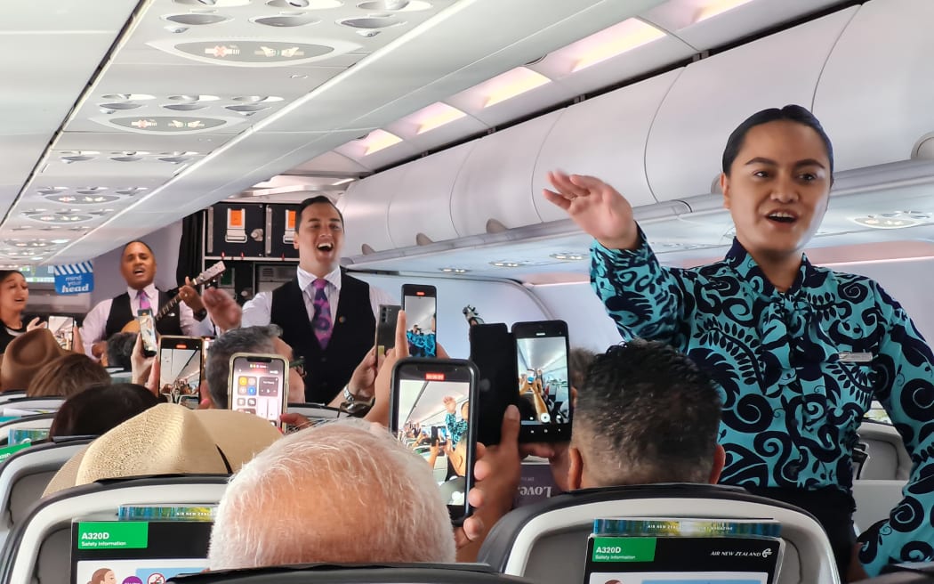 Air New Zealand has delivered a flight in te reo Māori for the first time as kapa haka stars flew to Tamaki Makarau for Te Matatini.