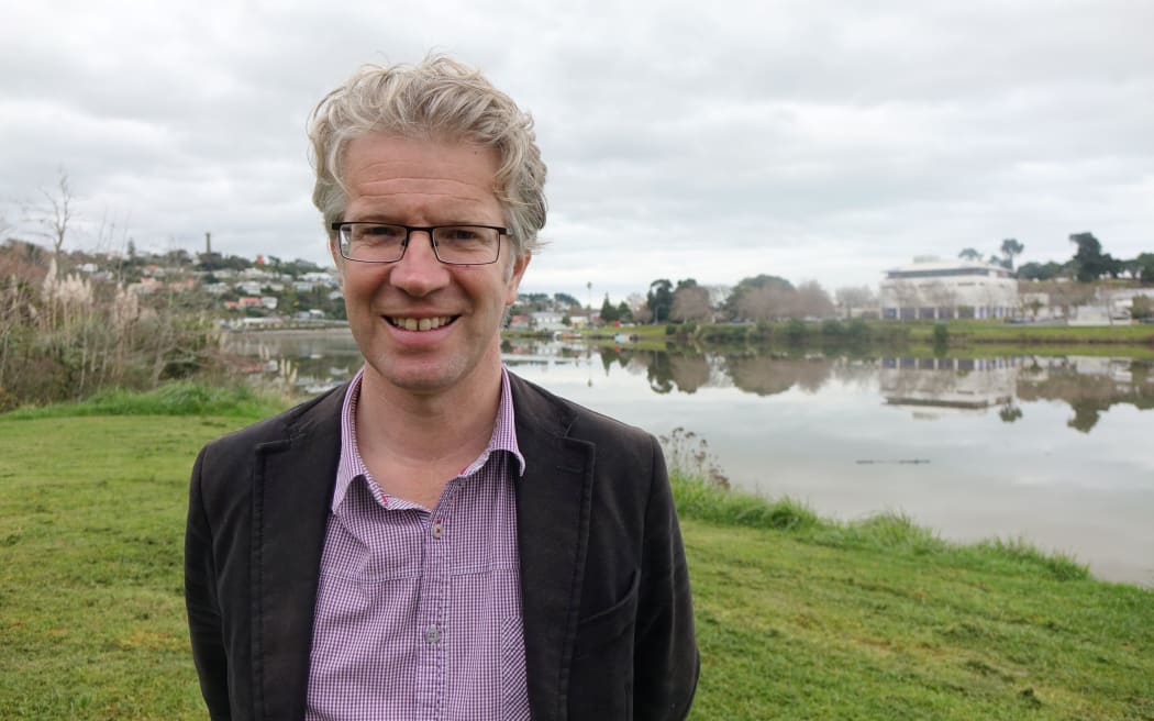 Whanganui mayor Hamish McDouall says it is premature to be talking about removing homes.